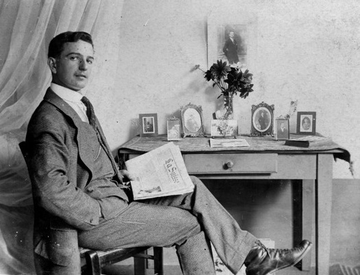 Old black and white photo before DeOldify colorization